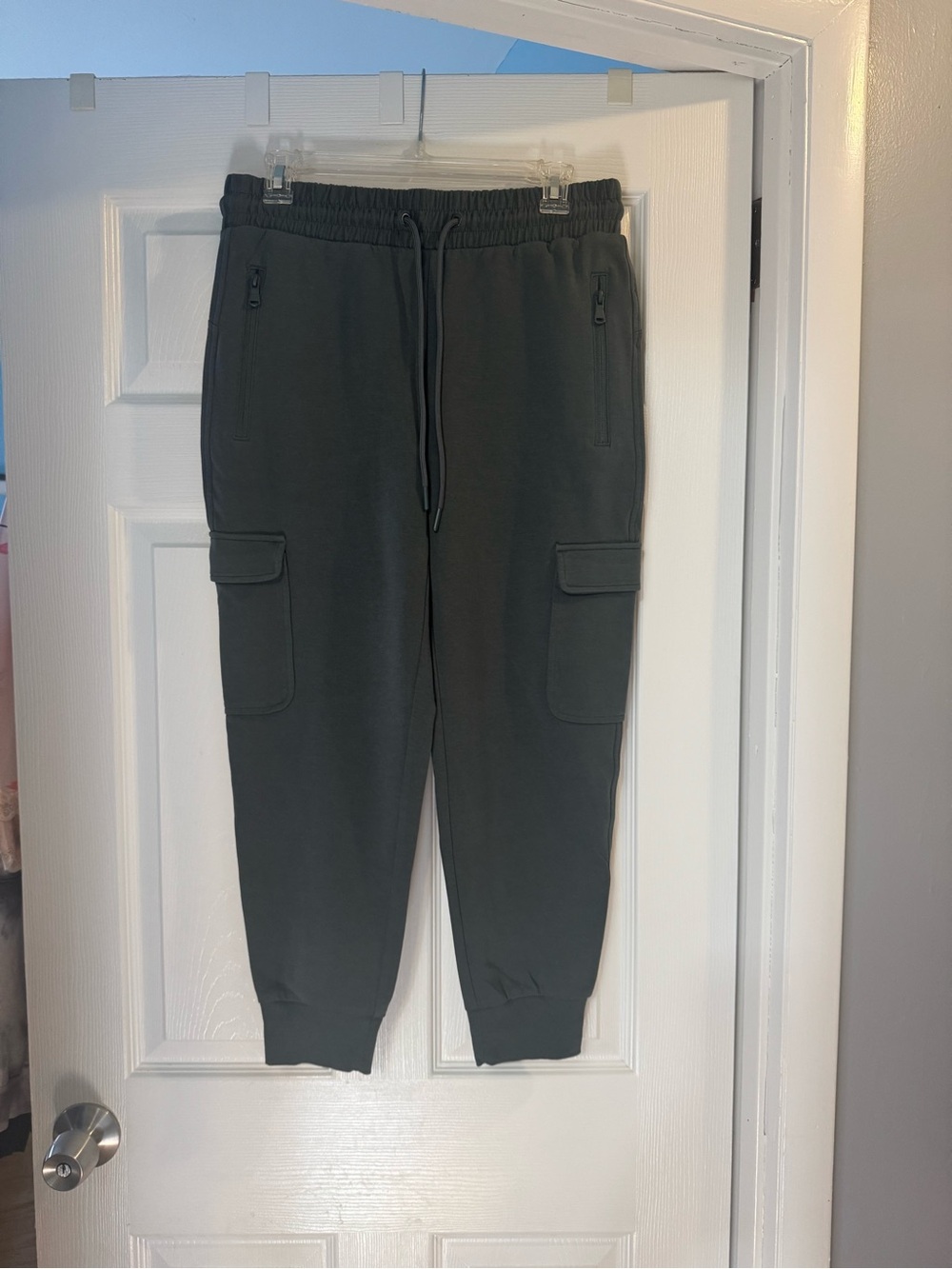 Women’s Old Navy Cargo Jogger Pants - Dark Gray